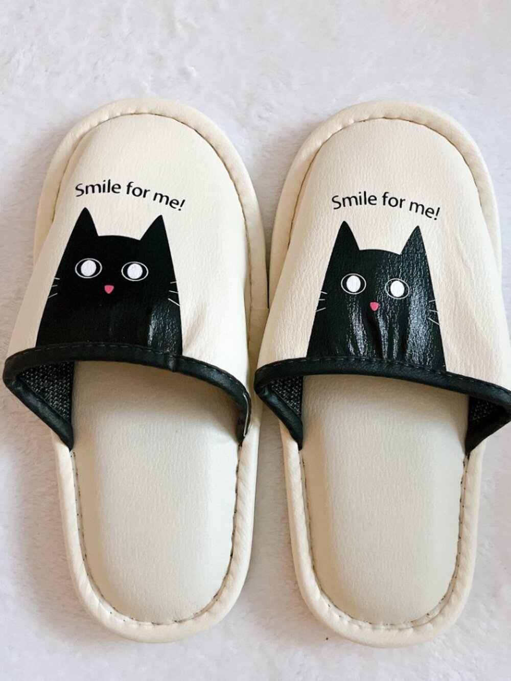 NWOT Cute Black Kitty Cat Print Super Soft Faux Leather Room Shoes Slippers